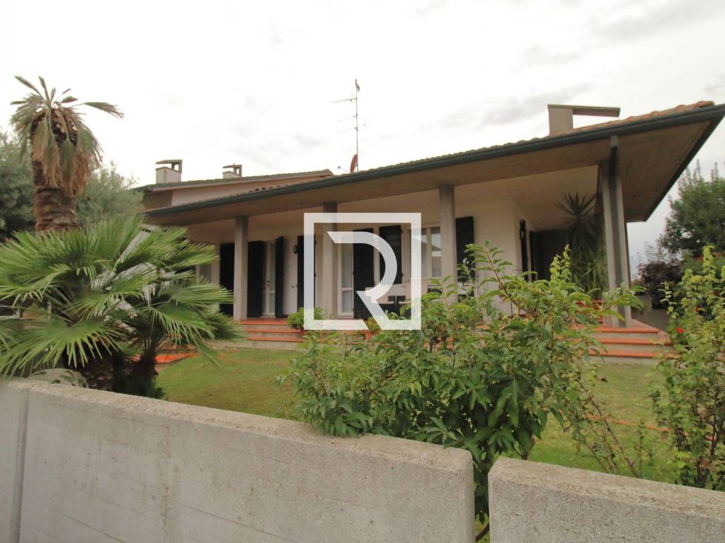 casa indipendente in vendita a Ravenna in zona Borgo Montone