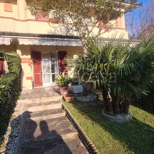 casa indipendente in vendita a Ravenna in zona Lido Adriano