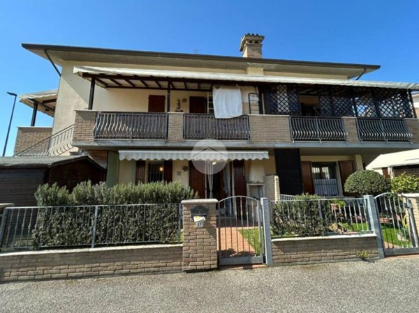 casa indipendente in vendita a Ravenna in zona Lido di Dante