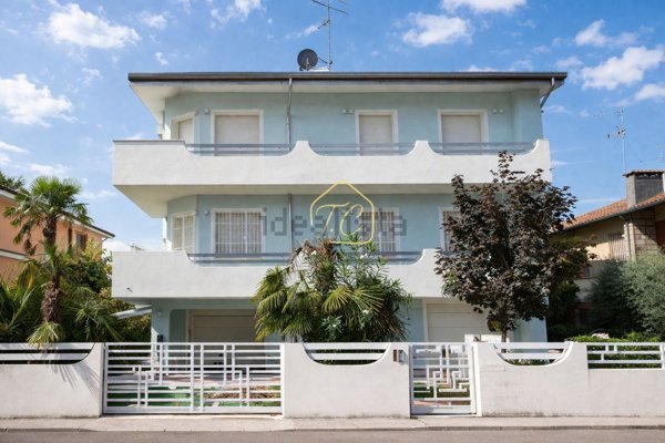 casa indipendente in vendita a Ravenna in zona Classe