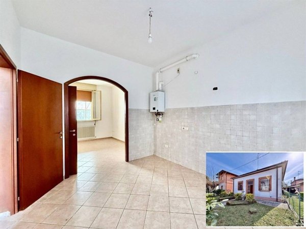casa indipendente in vendita a Ravenna in zona Mezzano