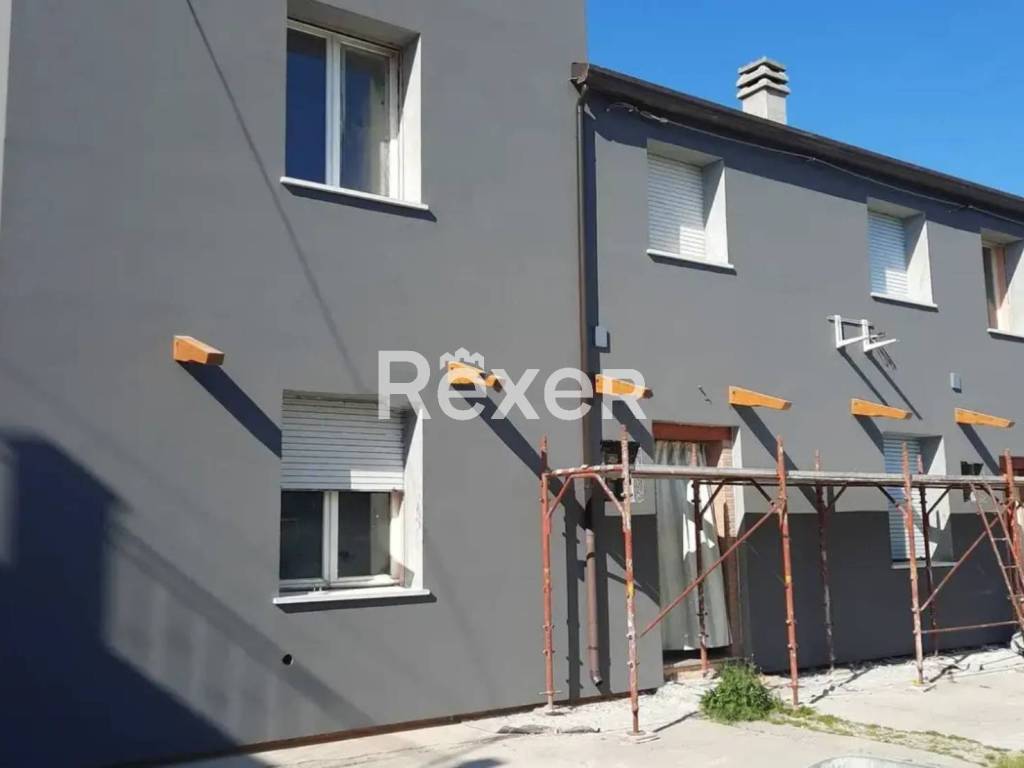 casa indipendente in vendita a Ravenna in zona Mezzano