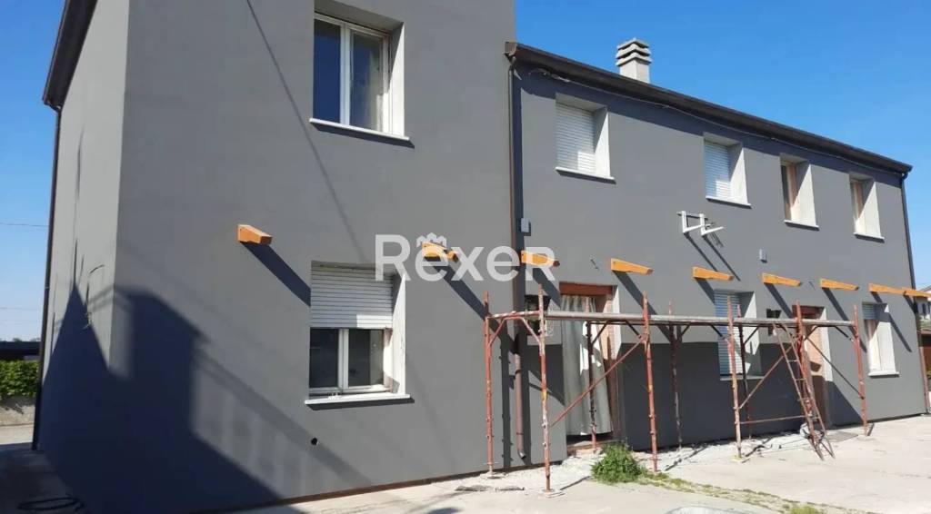 casa indipendente in vendita a Ravenna in zona Mezzano