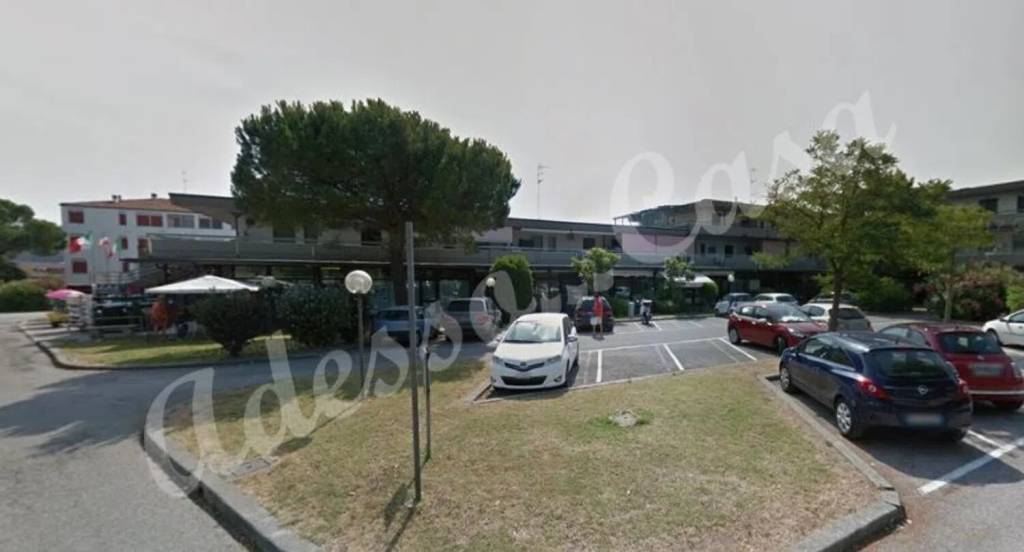 negozio in vendita a Ravenna in zona Punta Marina Terme