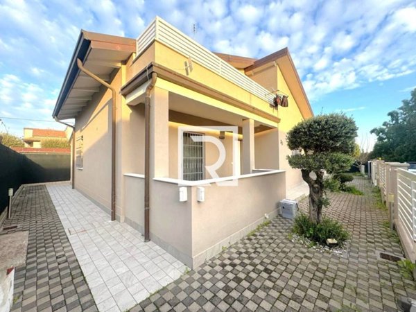 casa indipendente in vendita a Ravenna in zona Castiglione di Ravenna