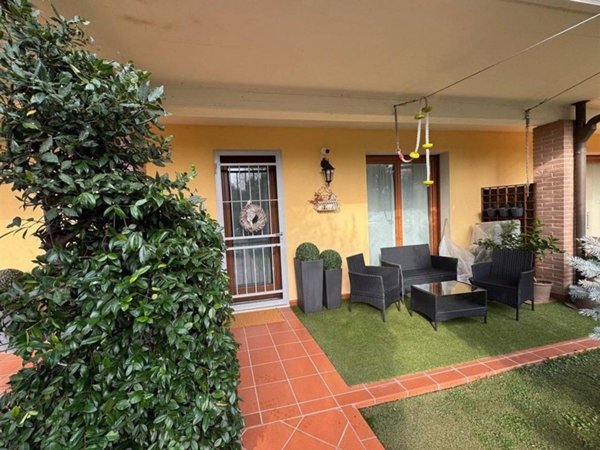 casa indipendente in vendita a Ravenna in zona Mezzano