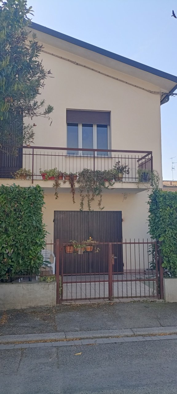 casa indipendente in vendita a Ravenna