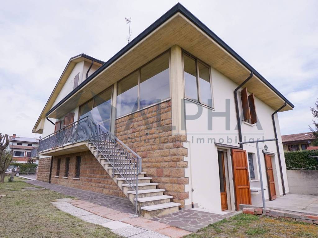 casa indipendente in vendita a Ravenna in zona San Pietro in Vincoli