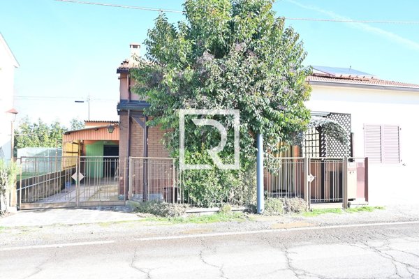 casa indipendente in vendita a Ravenna in zona Piangipane