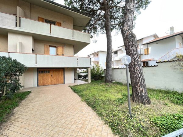 casa indipendente in vendita a Ravenna in zona Lido Adriano