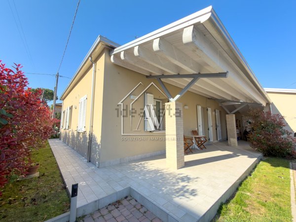 casa indipendente in vendita a Ravenna in zona Classe