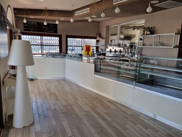 negozio in vendita a Ravenna in zona Lido di Savio