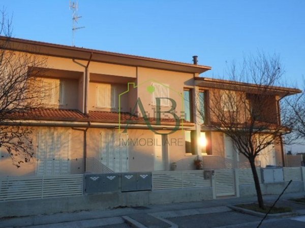 casa indipendente in vendita a Ravenna in zona Ponte Nuovo