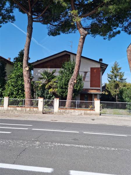 casa indipendente in vendita a Ravenna in zona Lido di Savio
