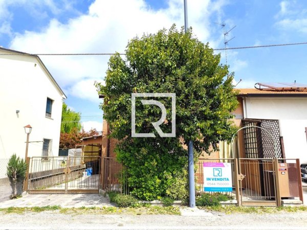 casa indipendente in vendita a Ravenna in zona Ammonite