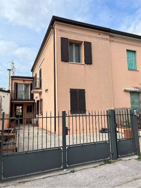 casa indipendente in vendita a Ravenna in zona Classe