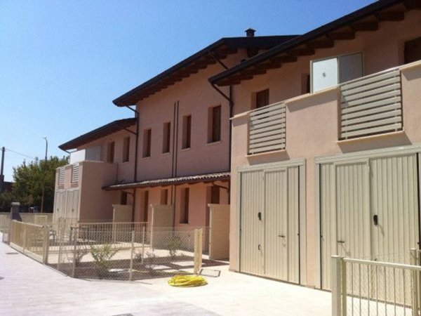 casa indipendente in vendita a Ravenna in zona Ragone