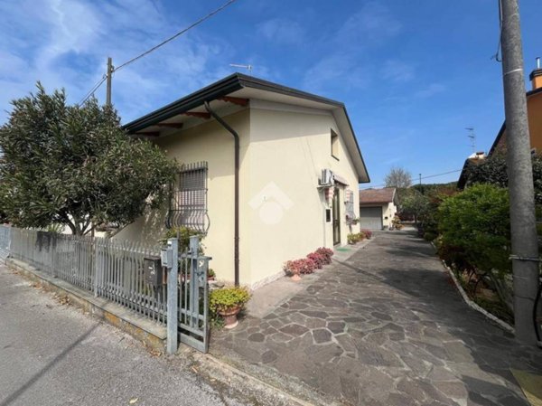 casa indipendente in vendita a Ravenna in zona Fosso Ghiaia