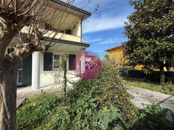 casa indipendente in vendita a Ravenna in zona Classe