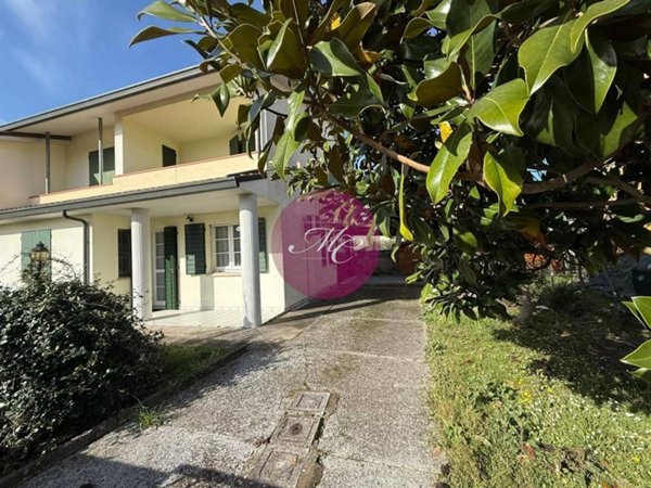 casa indipendente in vendita a Ravenna in zona Classe
