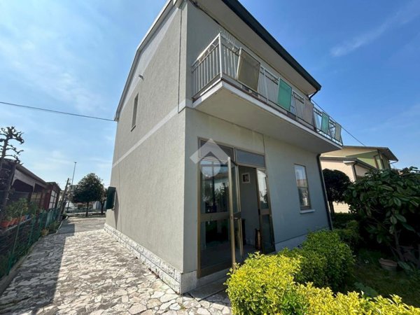 casa indipendente in vendita a Ravenna in zona Fosso Ghiaia