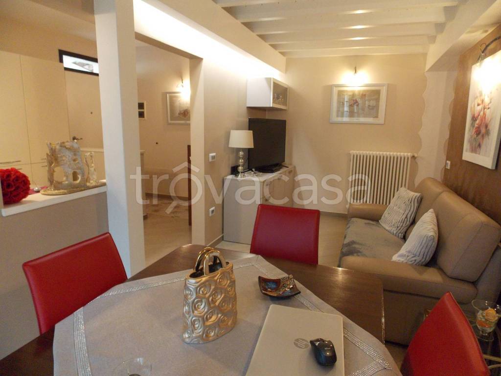 casa indipendente in vendita a Ravenna in zona Fosso Ghiaia