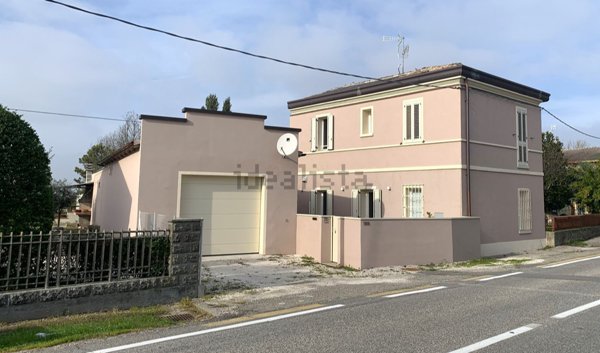 casa indipendente in vendita a Ravenna in zona Roncalceci