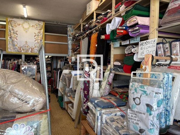negozio in vendita a Ravenna in zona Lido di Savio