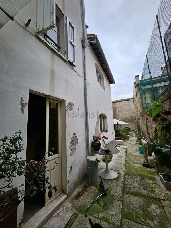 casa indipendente in vendita a Ravenna in zona Centro Storico