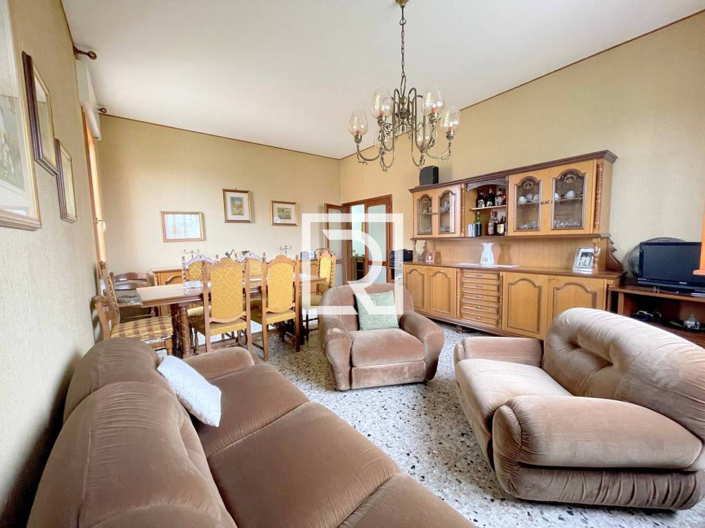 casa indipendente in vendita a Ravenna in zona Gambellara
