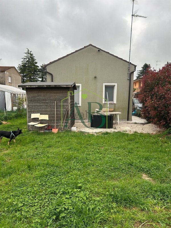 casa indipendente in vendita a Ravenna in zona Mezzano