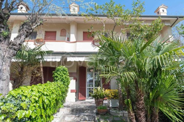 casa indipendente in vendita a Ravenna in zona Lido Adriano