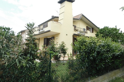 casa indipendente in vendita a Ravenna in zona Castiglione di Ravenna