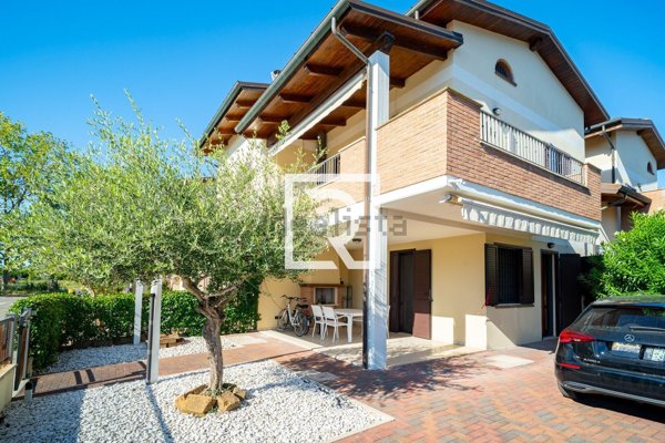 casa indipendente in vendita a Ravenna in zona Lido di Classe