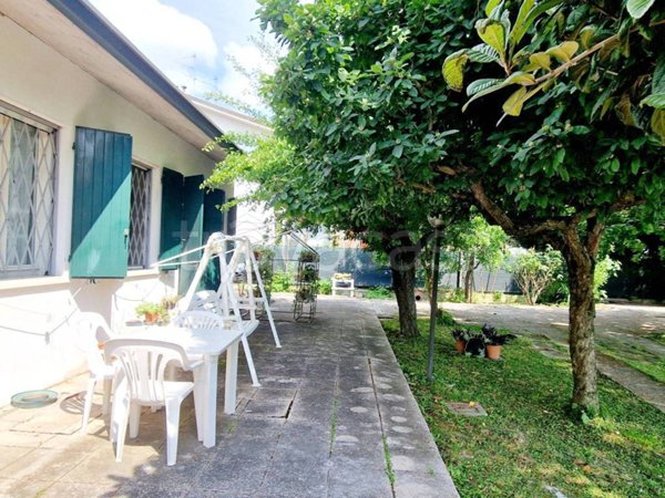 casa indipendente in vendita a Ravenna in zona Classe
