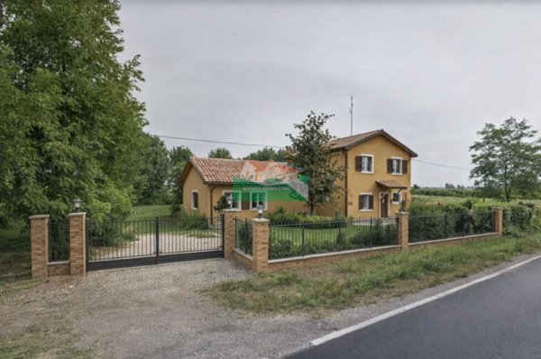 casa indipendente in vendita a Ravenna