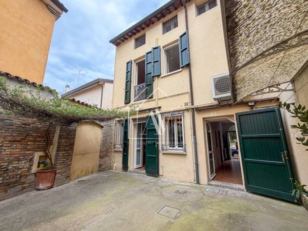 casa indipendente in vendita a Ravenna in zona Classe