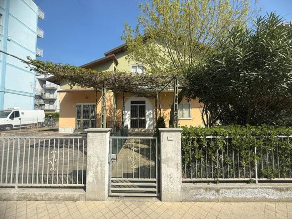 casa indipendente in vendita a Ravenna in zona Lido di Savio