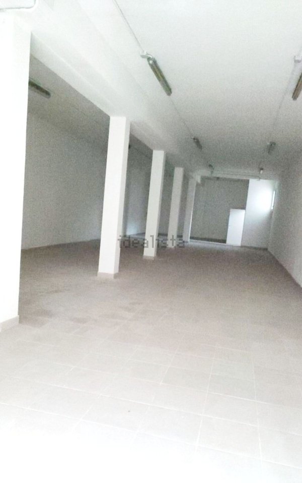 locale commerciale in vendita a Ravenna