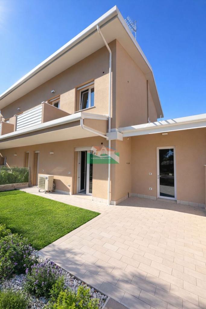 casa indipendente in vendita a Ravenna in zona Classe