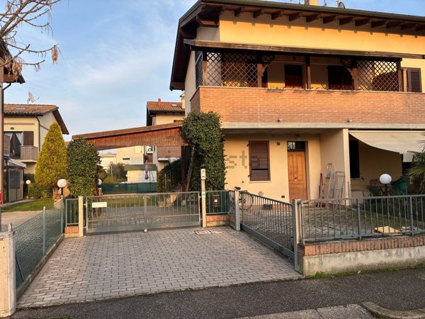 casa indipendente in vendita a Ravenna