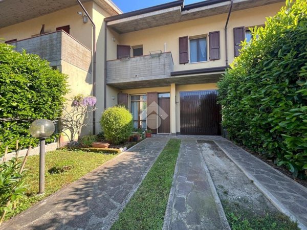 casa indipendente in vendita a Ravenna in zona Fosso Ghiaia