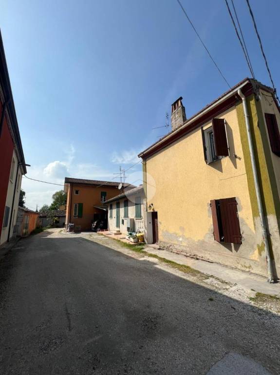 casa indipendente in vendita a Ravenna in zona Castiglione di Ravenna