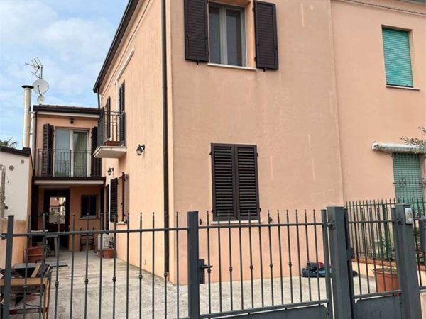 casa indipendente in vendita a Ravenna in zona Classe