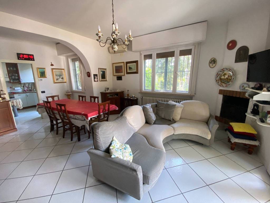 casa indipendente in vendita a Ravenna in zona Casal Borsetti