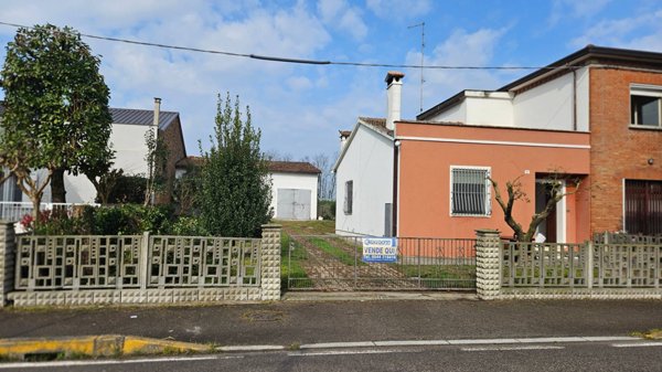 casa indipendente in vendita a Ravenna in zona Savarna / Conventello