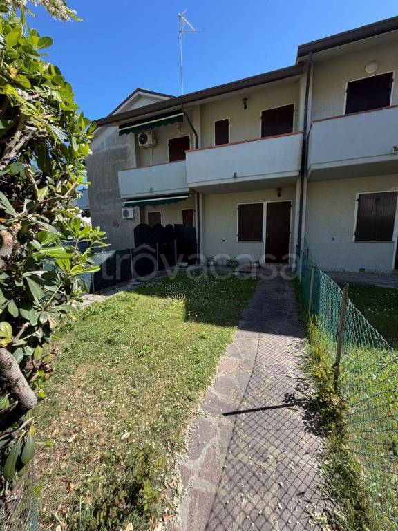 casa indipendente in vendita a Ravenna in zona Lido di Dante