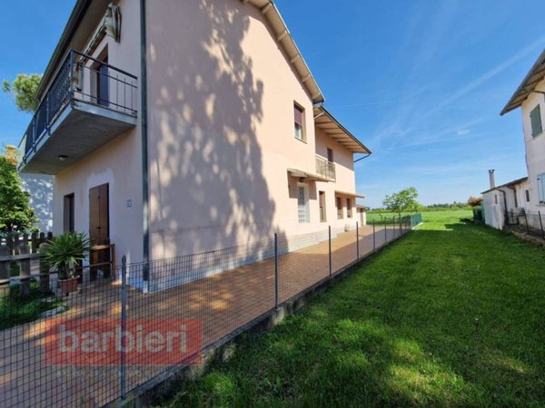 casa indipendente in vendita a Ravenna in zona Castiglione di Ravenna