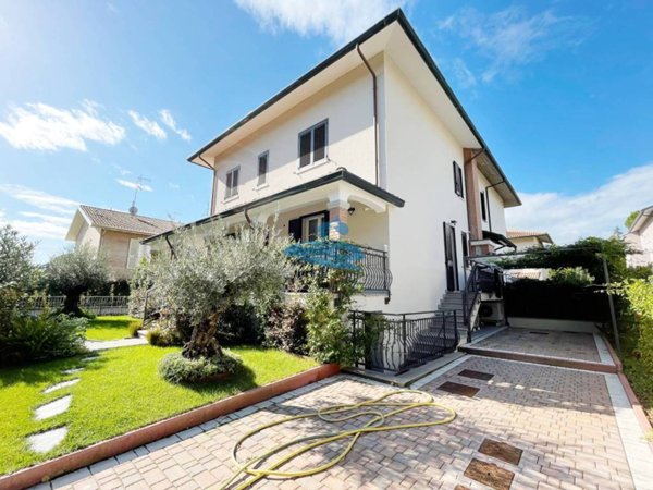 casa indipendente in vendita a Ravenna