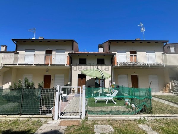 casa indipendente in vendita a Ravenna in zona Lido Adriano